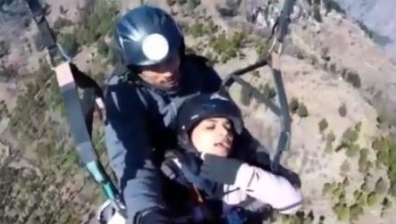 paragliding video viral: Watch one such thrilling paragliding video 2022