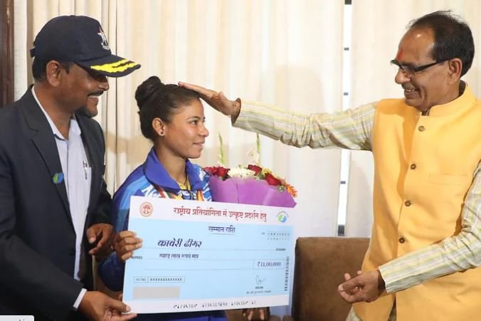 कावेरी धिमार 31वीं राष्ट्रीय सीनियर कैनो स्प्रिंट चैंपियनशिप में मध्य प्रदेश के लिए सात स्वर्ण पदक जीता